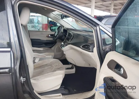 2017 Chrysler Pacifica Touring из США, поврежденный, VIN 2C4RC1DG1HR514257